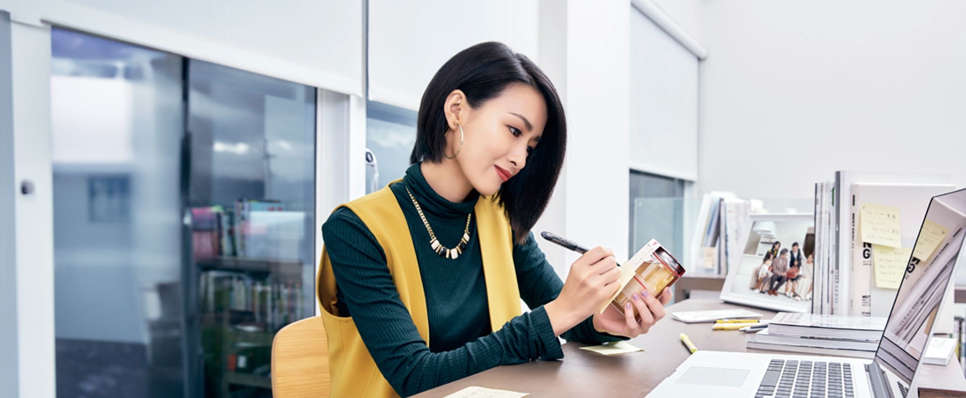 modern_women__Banner_1920x792px